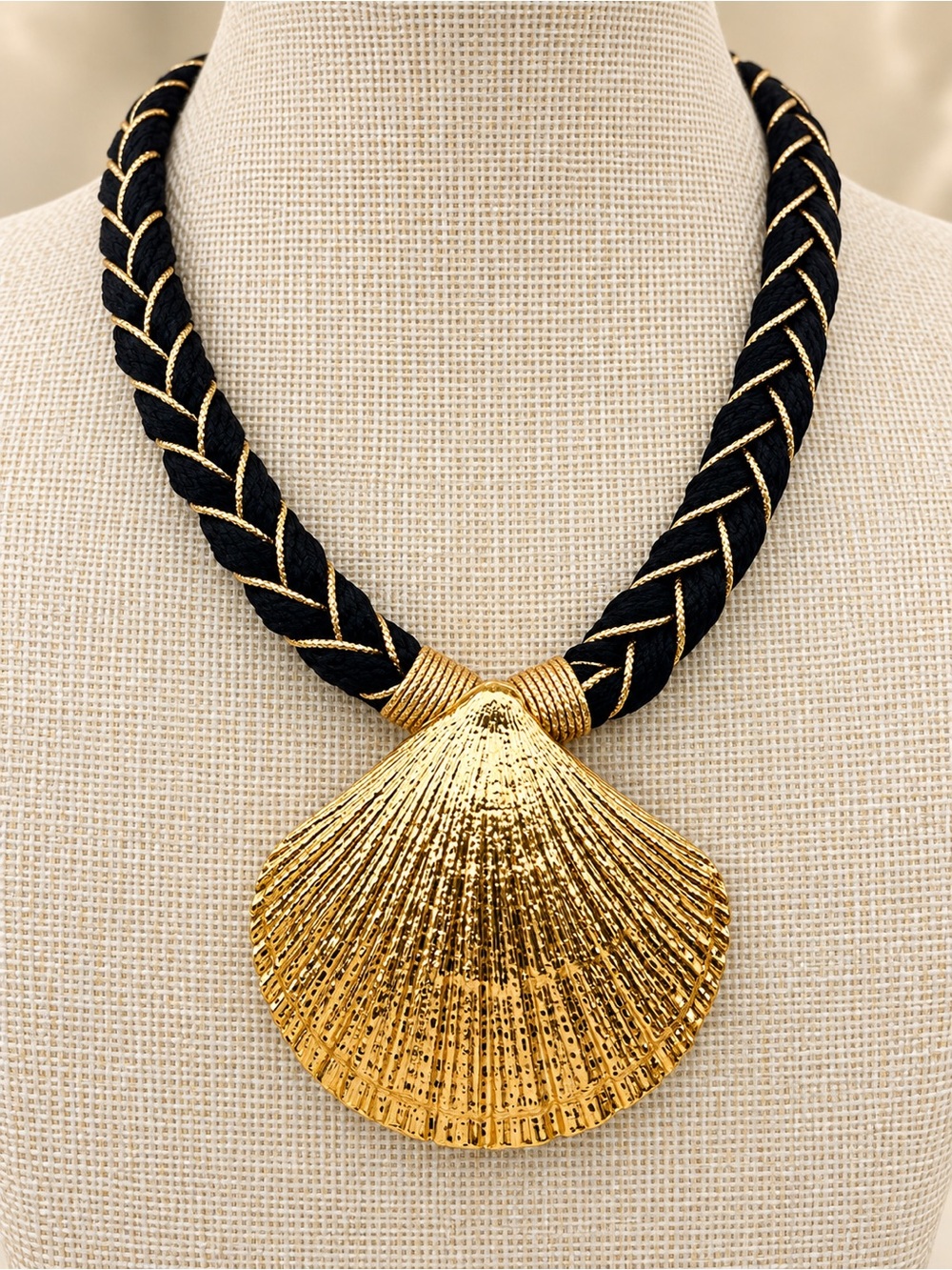 527.  Vintage 80s Gold Seashell Chunky Statement Black Braided Cord Necklace